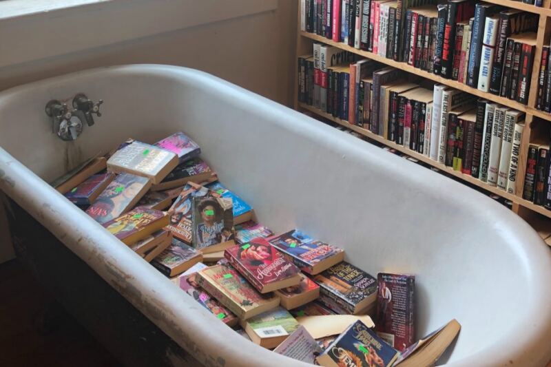 This Old Route 66 Boarding House In Claremore Gives Every Book Genre Its Very Own Room