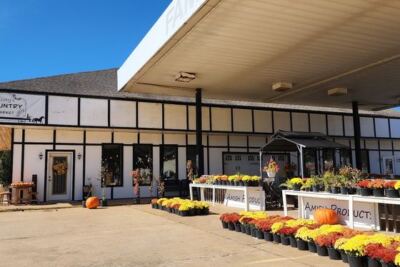 This Ozark Country Market Looks Small From The Road But Is Packed With Amish-Style Homemade Food