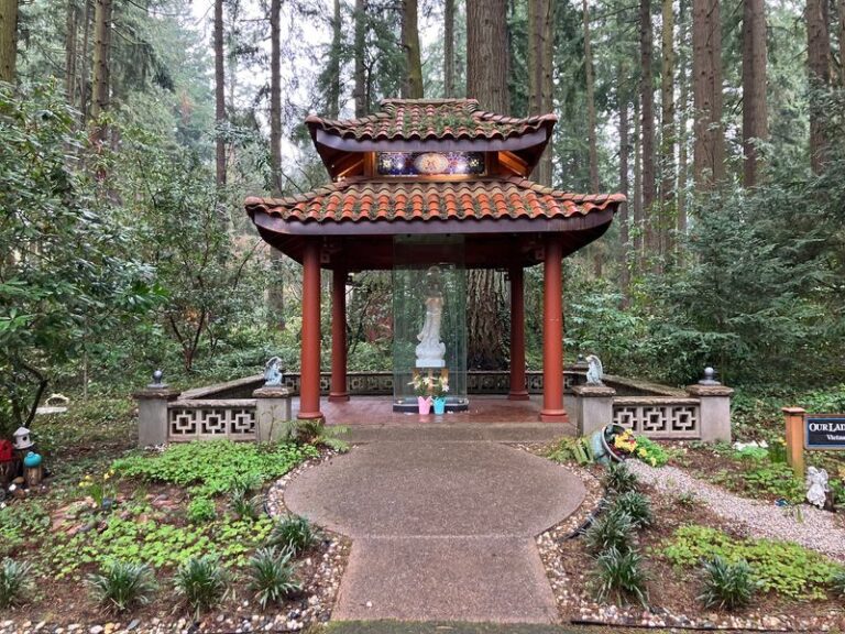 A Nun Reported Seeing Mary Here – Now a 65-Foot Cross Towers Over This Oregon Hill