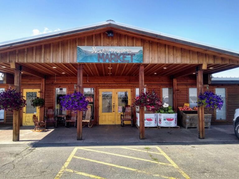 This Mennonite Country Store in Oregon Is Stocked With Bulk Foods, Fresh Pies and Sandwiches Worth the Drive