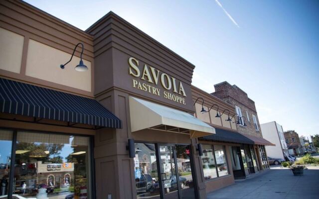 This Rochester, New York Italian Bakery Has Been Making Cannoli Worthy Of Rome Since 1929