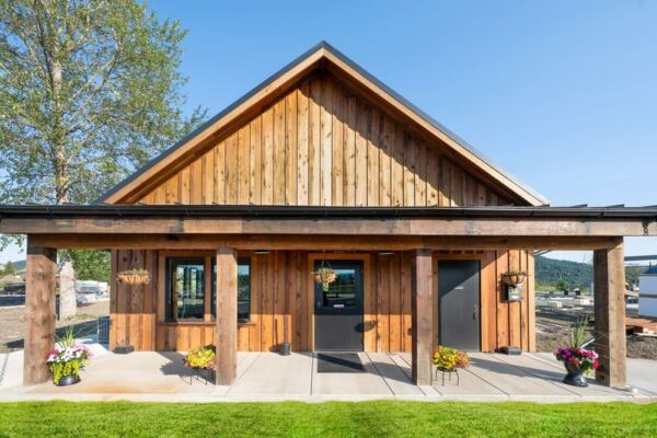 This Oregon Golf Course Was Once a Gravel Mine – Now It’s Home to the State’s Largest Lazy River Pool