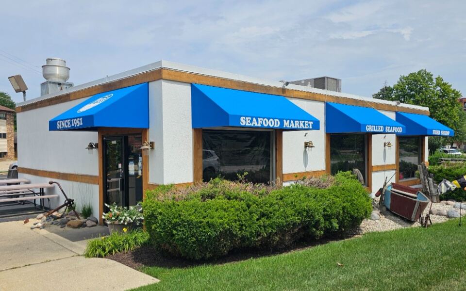 9 Old-School Illinois Fish Fry Spots Where Friday Dinner Won’t Break the Bank