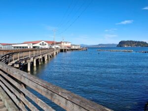 This Oregon Riverfront Walk Stretches 6.5 Miles and Turns an Ordinary Afternoon Into the Best Part of Your Day