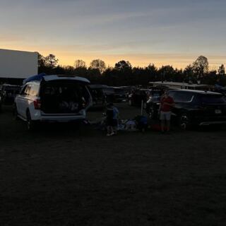 This Arkansas Drive-In Theatre Brings Back An Old-Fashioned Movie Night Under The Stars