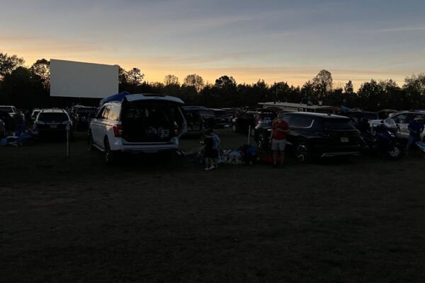 This Arkansas Drive-In Theatre Brings Back An Old-Fashioned Movie Night Under The Stars