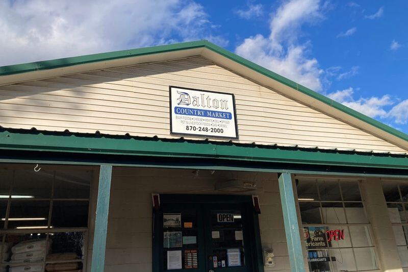5 Arkansas Country Markets Where Amish And Mennonite Bread Is Worth Clearing Cooler Space