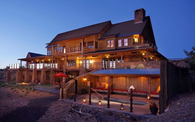 12 Oregon Spa Resorts Perfect for a Kid-Free Escape or a Getaway With Your Dog