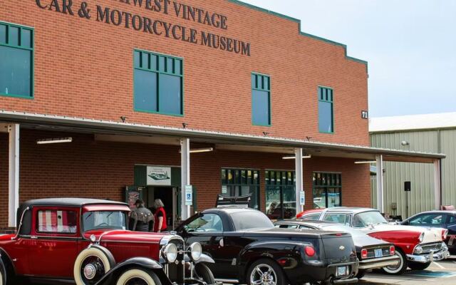This Hidden Oregon Car Museum Parks More Than 300 Vintage Rides Under One Roof