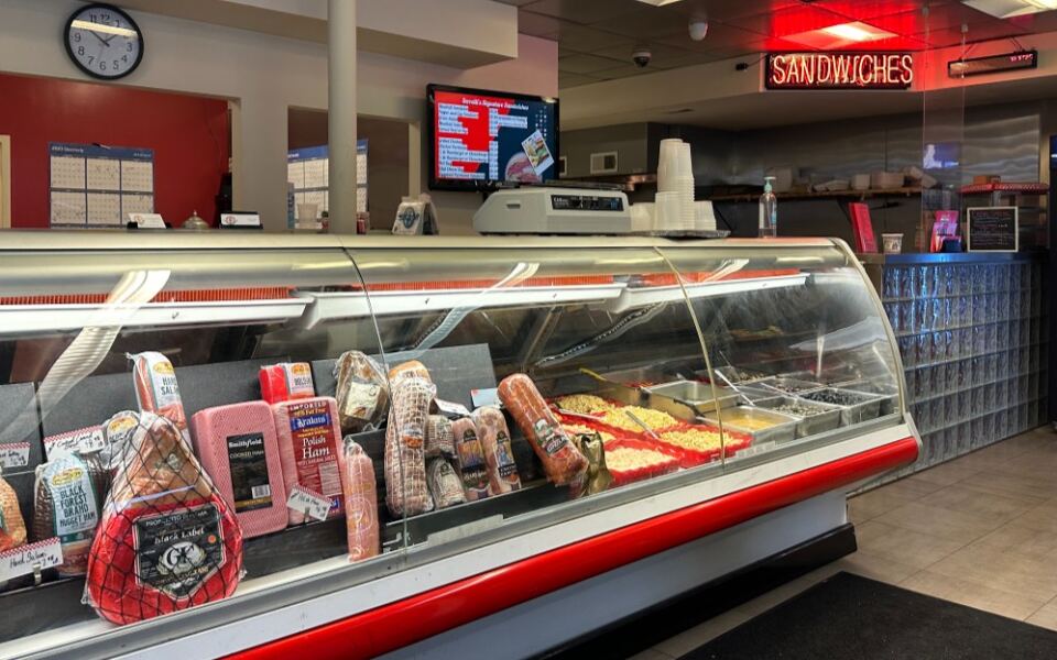 This Decades-Old Illinois Italian Market Feels Like a Little Slice of Italy Without Leaving the State