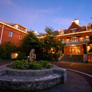 This Historic Oregon Estate Became a Hotel Where the Whole Grounds Feel Like a Vacation