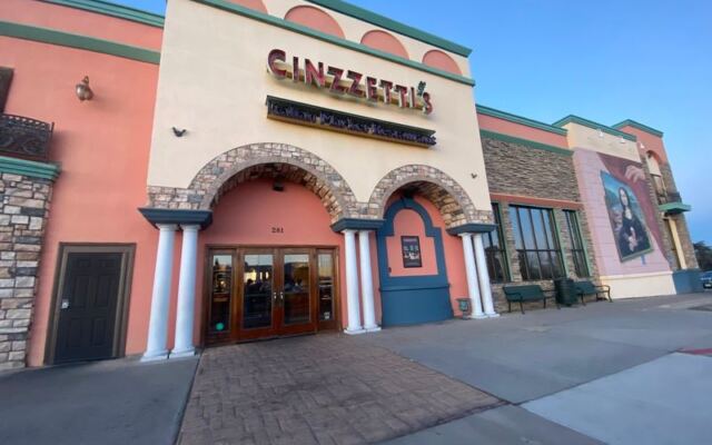 The Colorado Italian Buffet Where Wood-Fired Pizza, Baked Ziti, And Cannoli Never Keep You Waiting