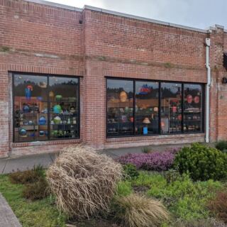 This Oregon Glass Studio Lets You Blow Your Own Ornament and Watch the Colors Swirl to Life