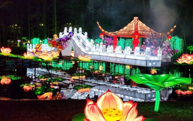 This North Carolina Lantern Festival Lights Up 14 Lakeside Acres With Glowing Dragons