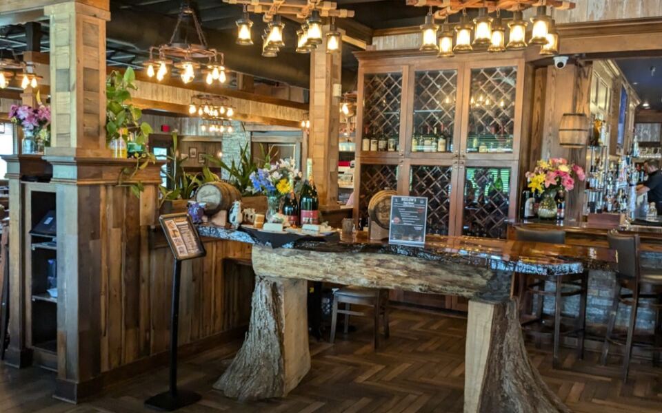This Unassuming Illinois Restaurant Serves Steaks So Good They’re Worth the Drive