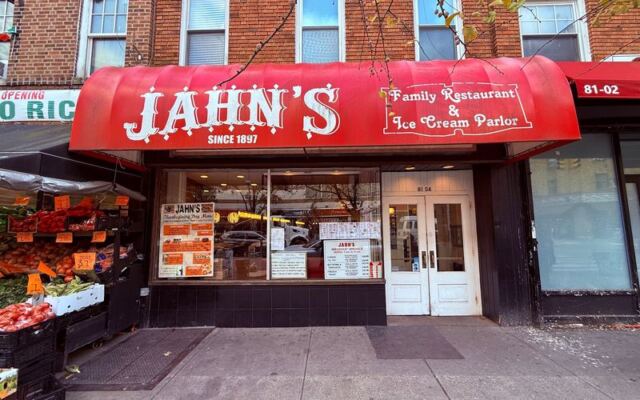 This Old-School New York Soda Fountain Still Mixes A Real Egg Cream For Less Than $5
