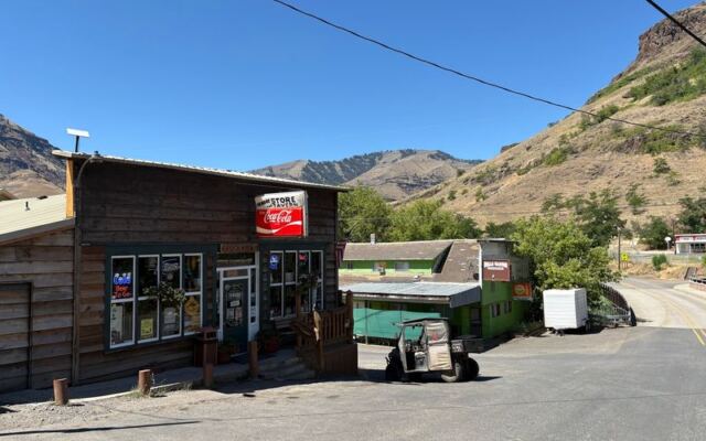 9 Remote Oregon Restaurants Where the Long Drive Is Half the Fun