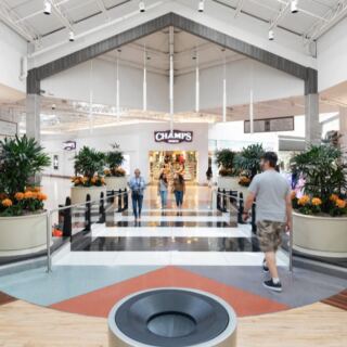 This Massive Illinois Outlet Mall Is So Big Families Spend an Entire Day Exploring It