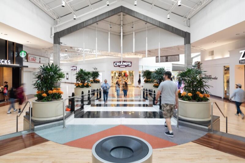This Massive Illinois Outlet Mall Is So Big Families Spend an Entire Day Exploring It