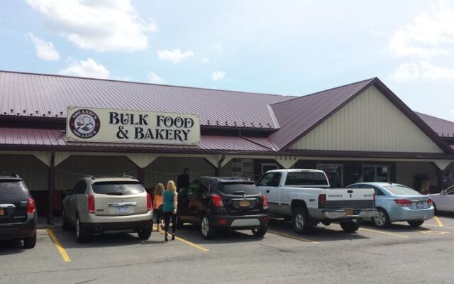 This Mennonite Bulk Food Store Near Rochester, New York Bakes Cinnamon Bread Worth A Fall Morning Drive
