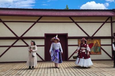 This Arkansas Woodland Festival Fills Six Fall Weekends With Knights on Horseback And Costumed Characters
