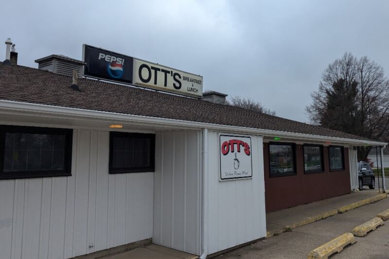 This Unassuming Illinois Diner Serves Biscuits and Gravy You Won’t Soon Forget