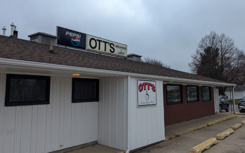 This Unassuming Illinois Diner Serves Biscuits and Gravy You Won’t Soon Forget