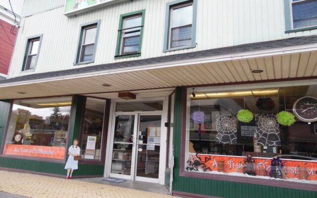 This Wizard Of Oz Museum In New York Puts You On The Yellow Brick Road Of Your Childhood
