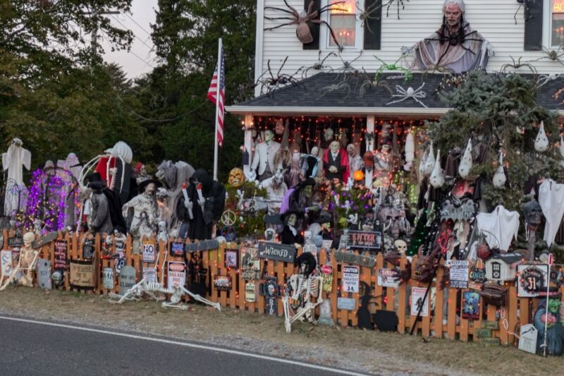 One New Jersey Front Yard Takes Halloween Decorating To A Whole Other Level