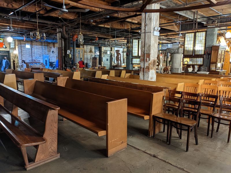An Illinois Warehouse With Room for Big Discoveries