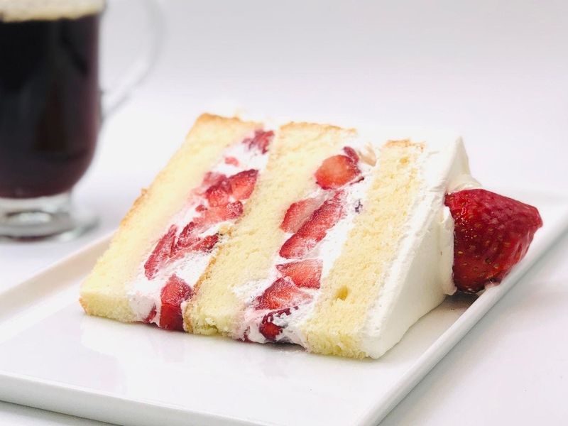 The Strawberry Cake Everyone Seems To Talk About The Strawberry Cake Everyone Seems To Talk About