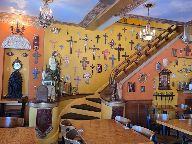 La Catedral Cafe & Restaurant