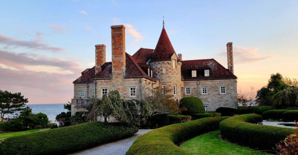 Let The Massachusetts Coast Choose Your Next Getaway With These 11 Charming Towns