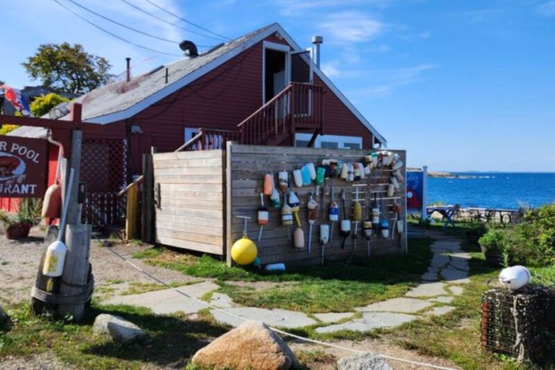 Massachusetts Locals Know Better Than To Visit These 11 Seaside Restaurants On Weekends