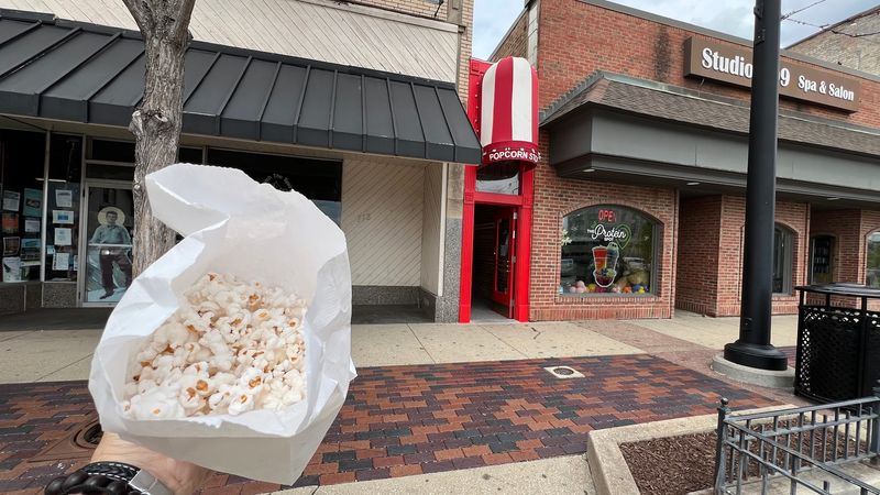 An Illinois Snack Stop With Generations Behind It