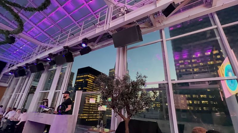 Live DJ Sets Change the Pace of the Night