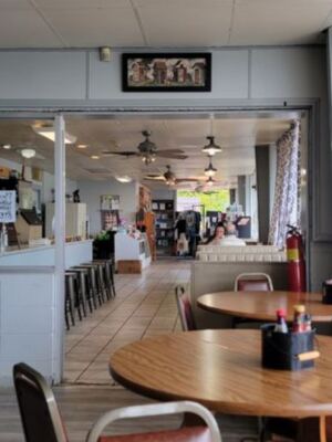Road Trippers Say These 10 Tennessee Roadside Restaurants Are Worth Pulling Over For