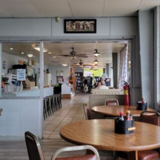 Road Trippers Say These 10 Tennessee Roadside Restaurants Are Worth Pulling Over For