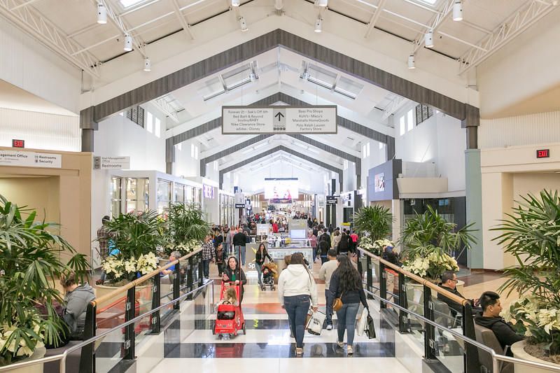 Lace Up Your Skates Without Leaving the Mall Lace Up Your Skates Without Leaving the Mall