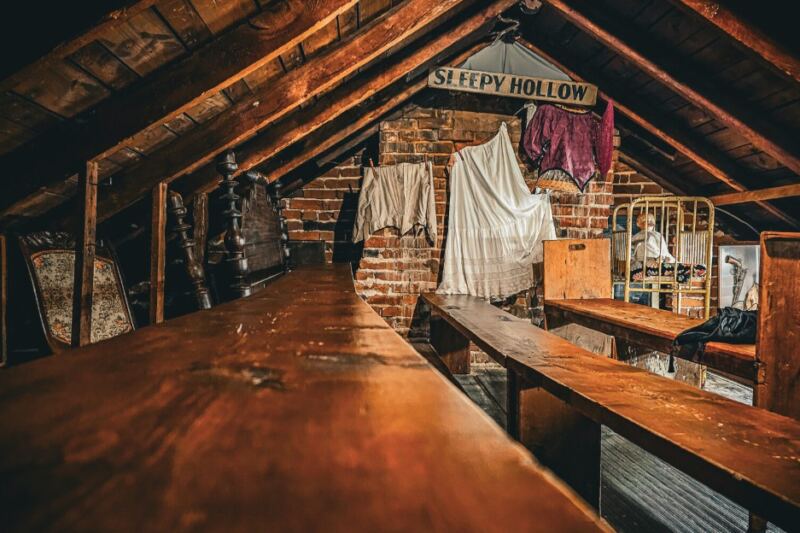 Spend Halloween At This Historic Pennsylvania Hotel With A History That Still Gives Guests Chills
