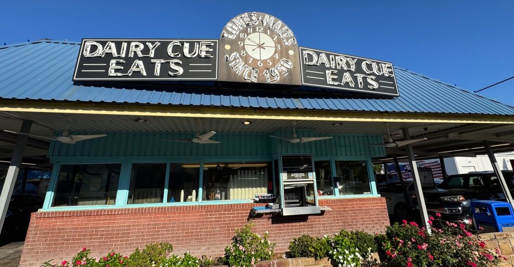 Step Into This Texas Roadside Grill Where The Burgers Still Feel Straight Out Of The 1970s