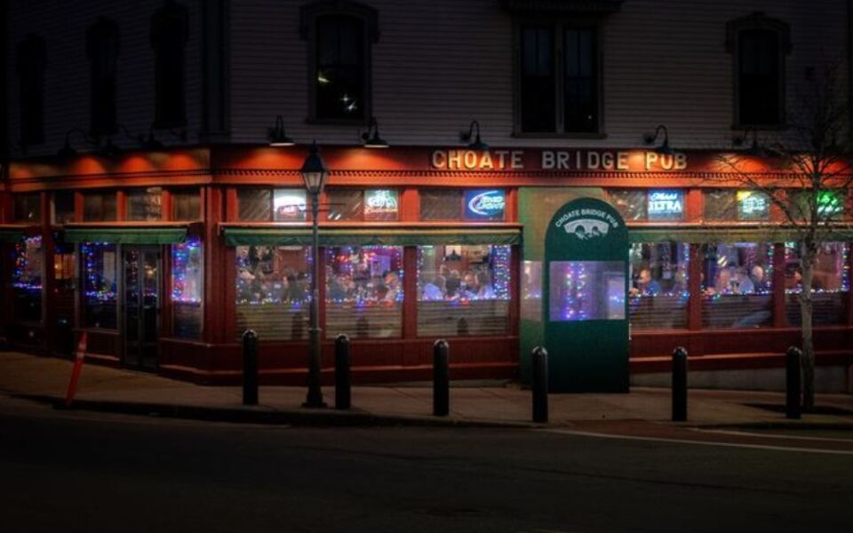 The Fried Clam Platters At This Little Massachusetts Pub Are Almost Too Big To Believe