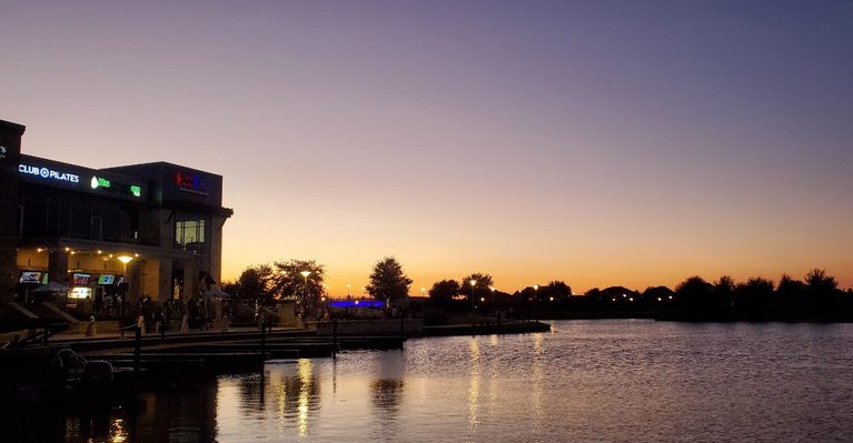 There’s A Lakeside Boardwalk Near Houston Packed With Restaurants And Shops