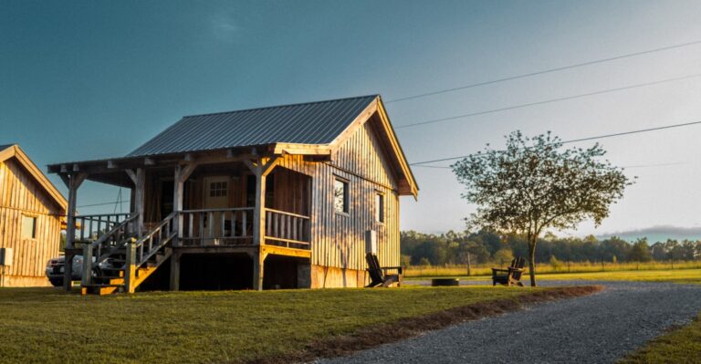 These 9 Tennessee Cabin Getaways Come With Waterfalls Practically Next Door