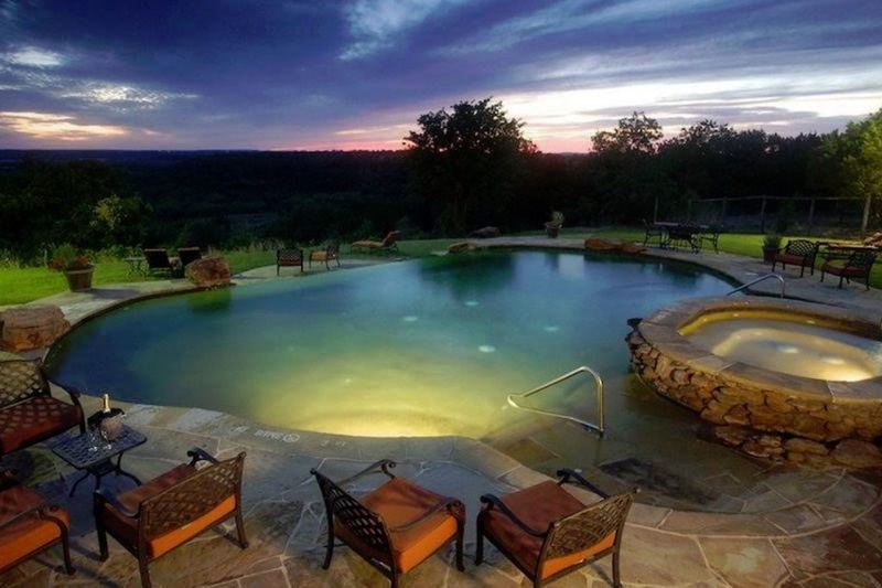These 9 Weekend Getaways Just Outside Dallas Feel Like A Whole Different World