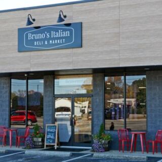 This Hidden Italian Market in Tennessee Feels Like Stepping Into Another Country
