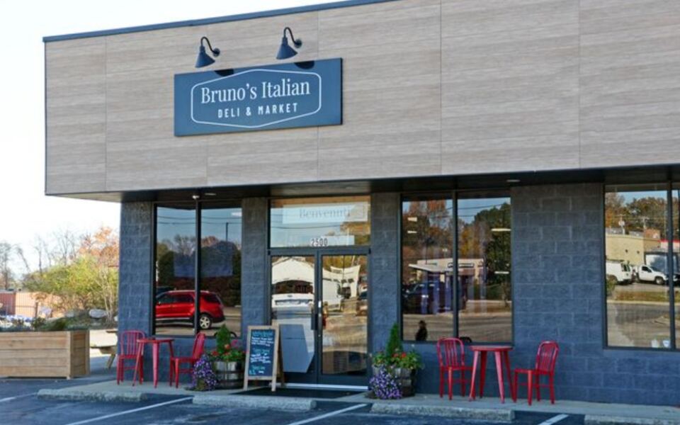 This Hidden Italian Market in Tennessee Feels Like Stepping Into Another Country