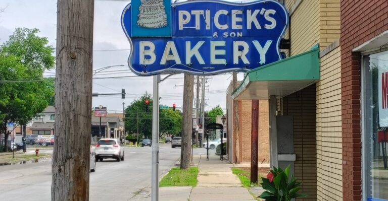 This Little Illinois European Bakery Still Makes Kolacky From a Century-Old Family Recipe