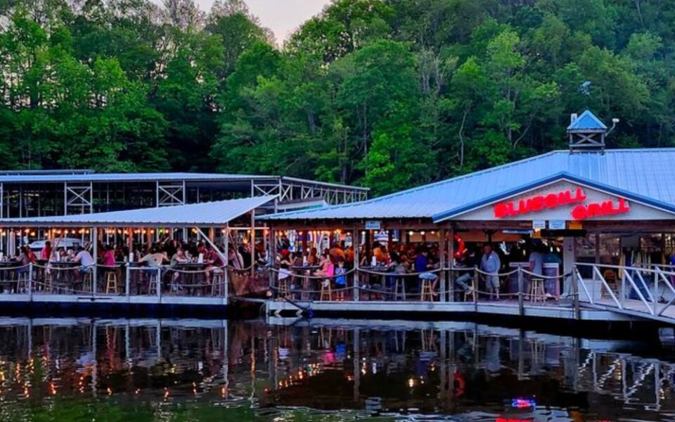 This Tennessee Restaurant Actually Floats on a Lake, and the Views Are Unreal