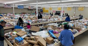 This Texas Bin Store Turns Friday Into A Treasure Hunt With $1 Prices
